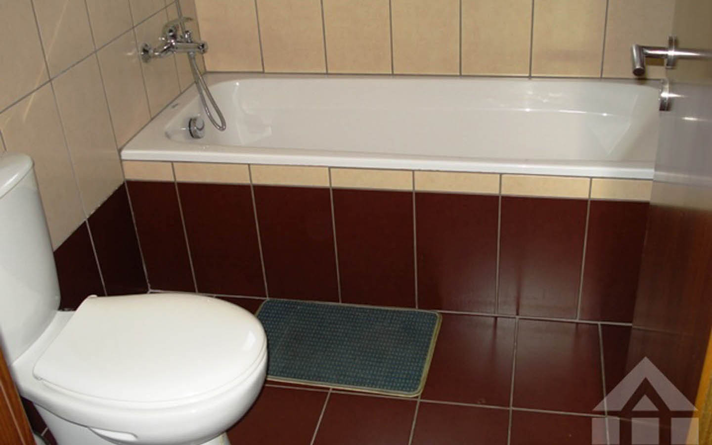 3-Bedroom Apartment Opposite a Green Area
