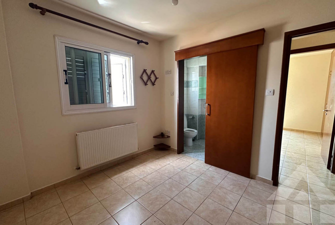 3-Bedroom Apartment with a Spacious Balcony and Views of Green Surroundings