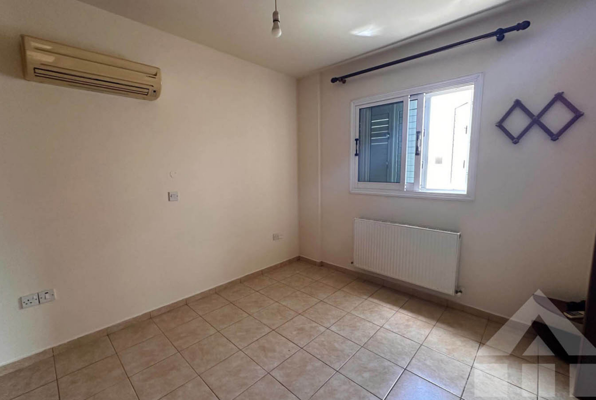 3-Bedroom Apartment with a Spacious Balcony and Views of Green Surroundings