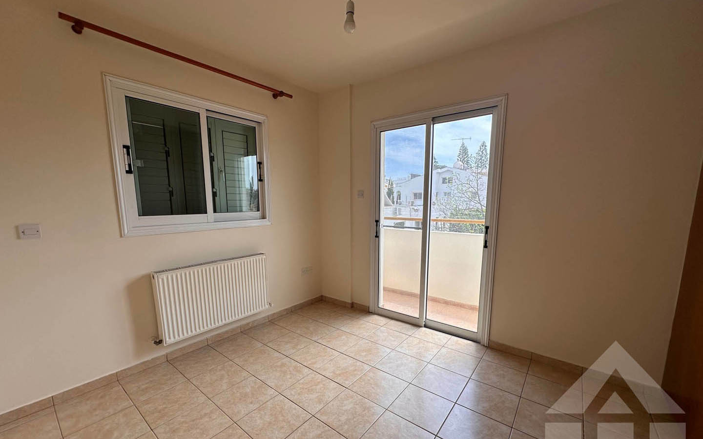 nice-apartment-for-sale-larnaca-cyprus9 3-Bedroom Apartment with a Spacious Balcony and Views of Green Surroundings