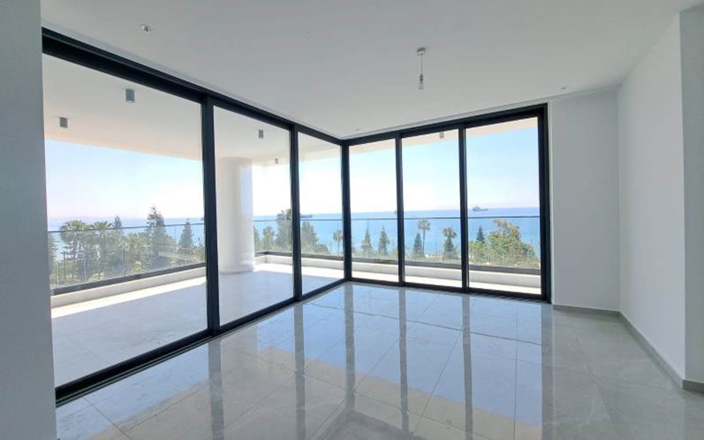 premium-apartment-for-sale-near-sea-limassol-cyprus1 Three-Bedroom Apartment on the 5th Floor with Panoramic Sea Views