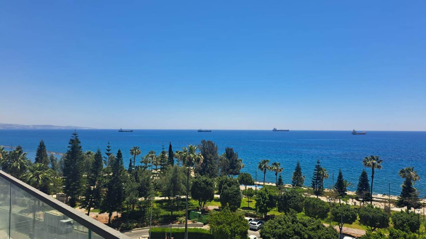 premium-apartment-for-sale-near-sea-limassol-cyprus4 Three-Bedroom Apartment on the 5th Floor with Panoramic Sea Views