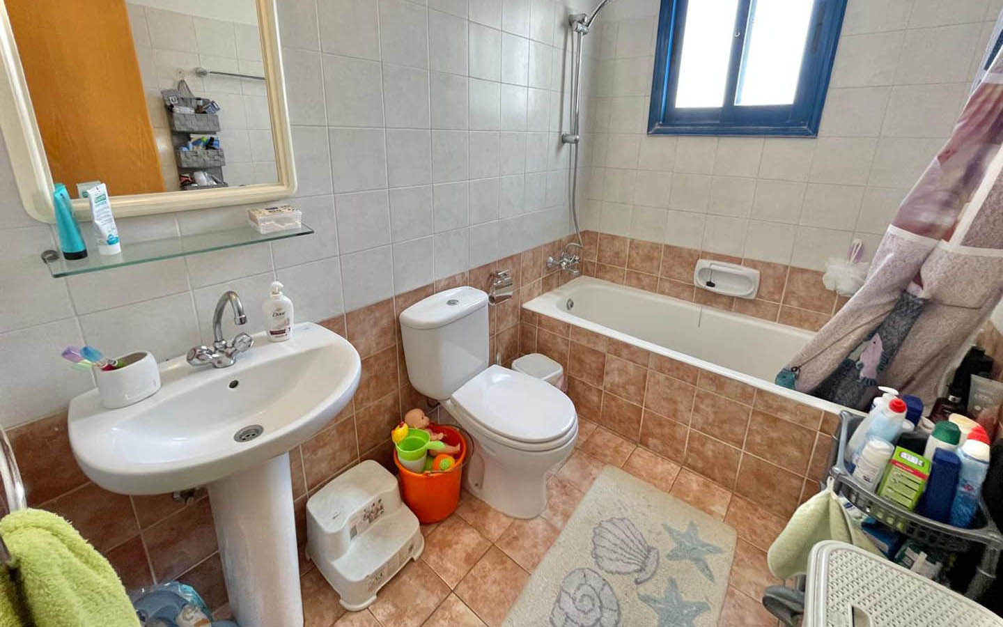 key-ready-apartment-for-sale-paphos-cyprus3 2-bedroom apartment with a large veranda and sea views
