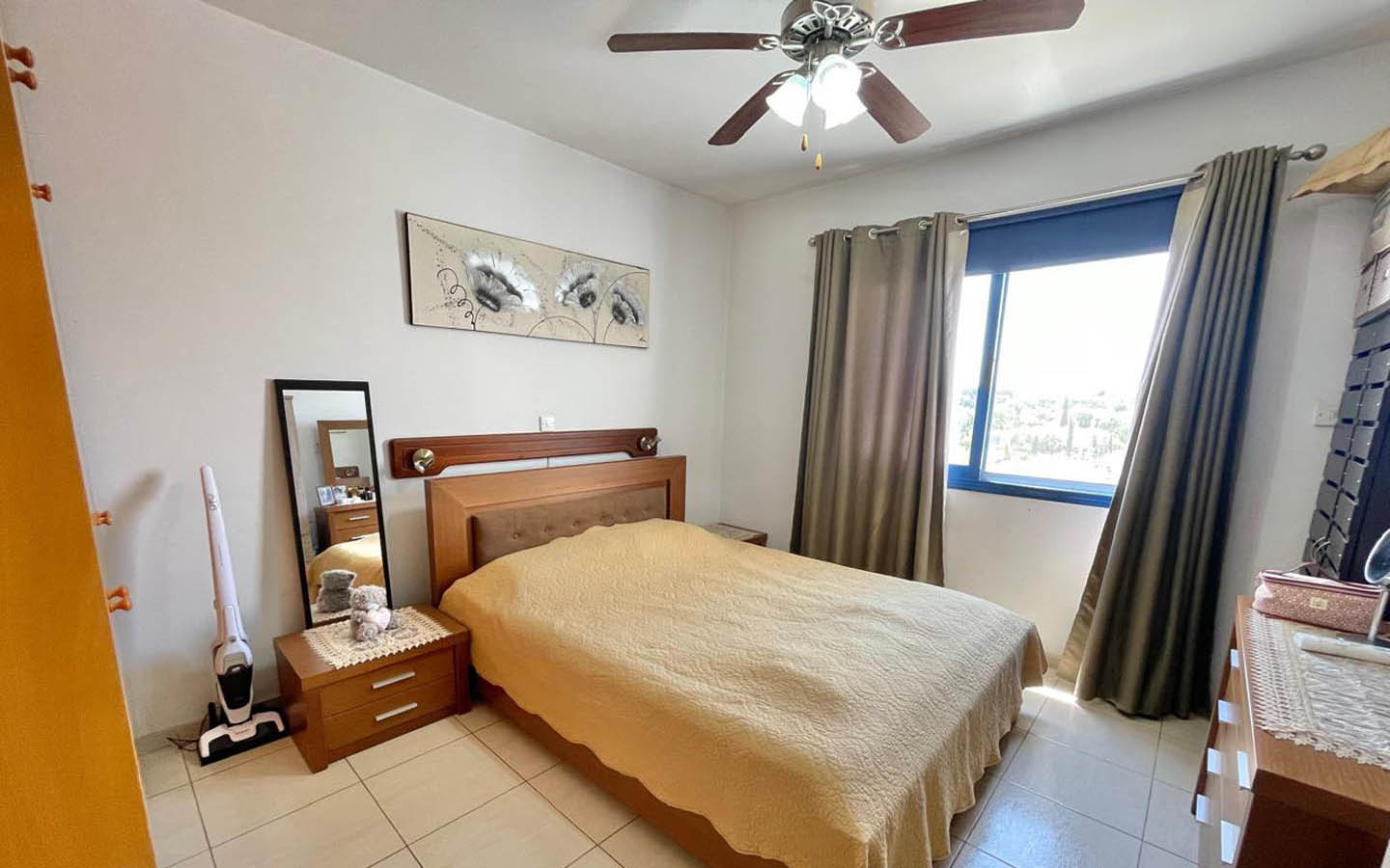 key-ready-apartment-for-sale-paphos-cyprus4 2-bedroom apartment with a large veranda and sea views