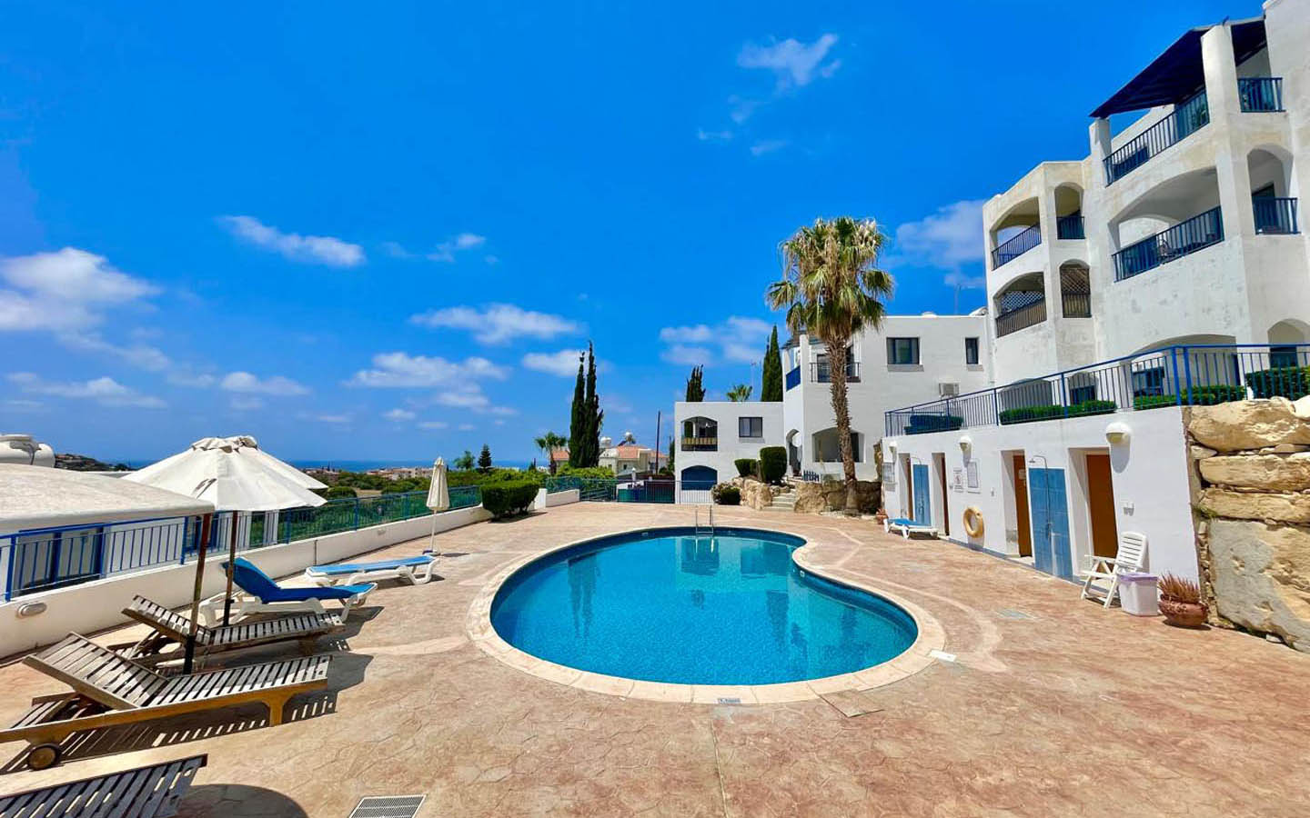 key-ready-apartment-for-sale-paphos-cyprus6 2-bedroom apartment with a large veranda and sea views