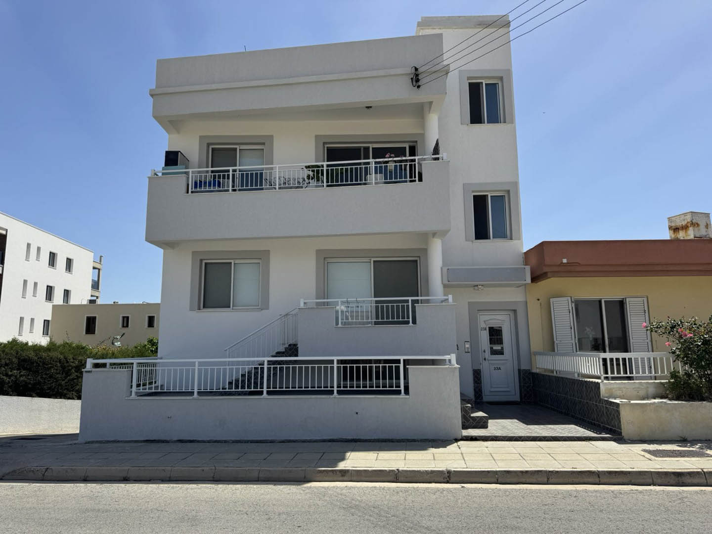 2-Bedroom Apartment with Two Spacious Verandas – Fully Renovated