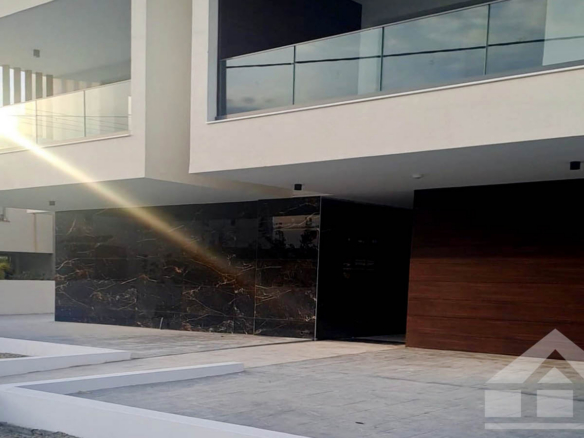 2-Bedroom Apartment with Two Spacious Balconies