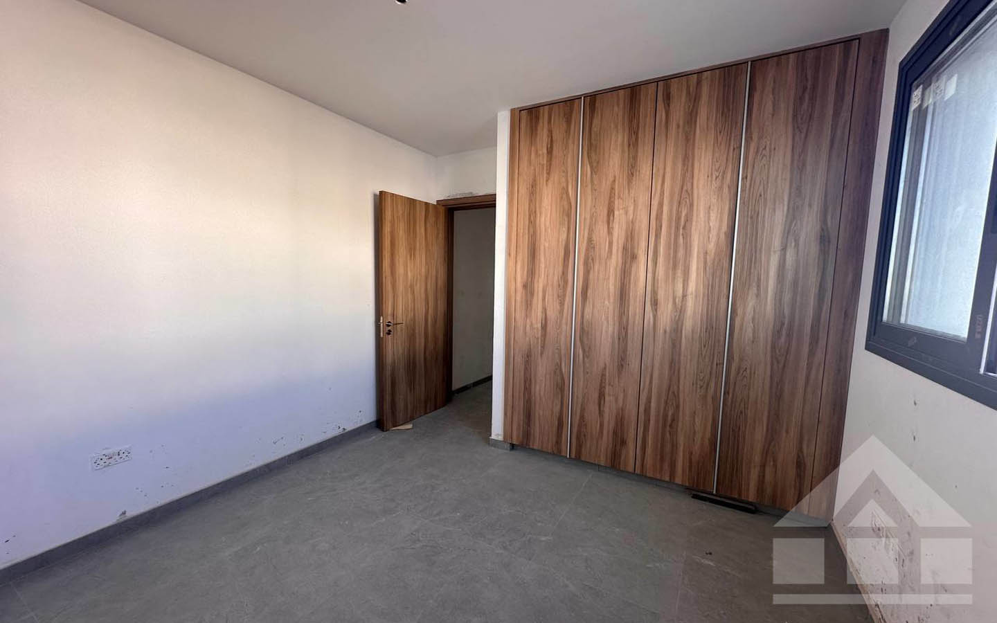 key-ready-modern-apartment-for-sale-larnaca-cyprus5 2-Bedroom Apartment with Two Spacious Balconies