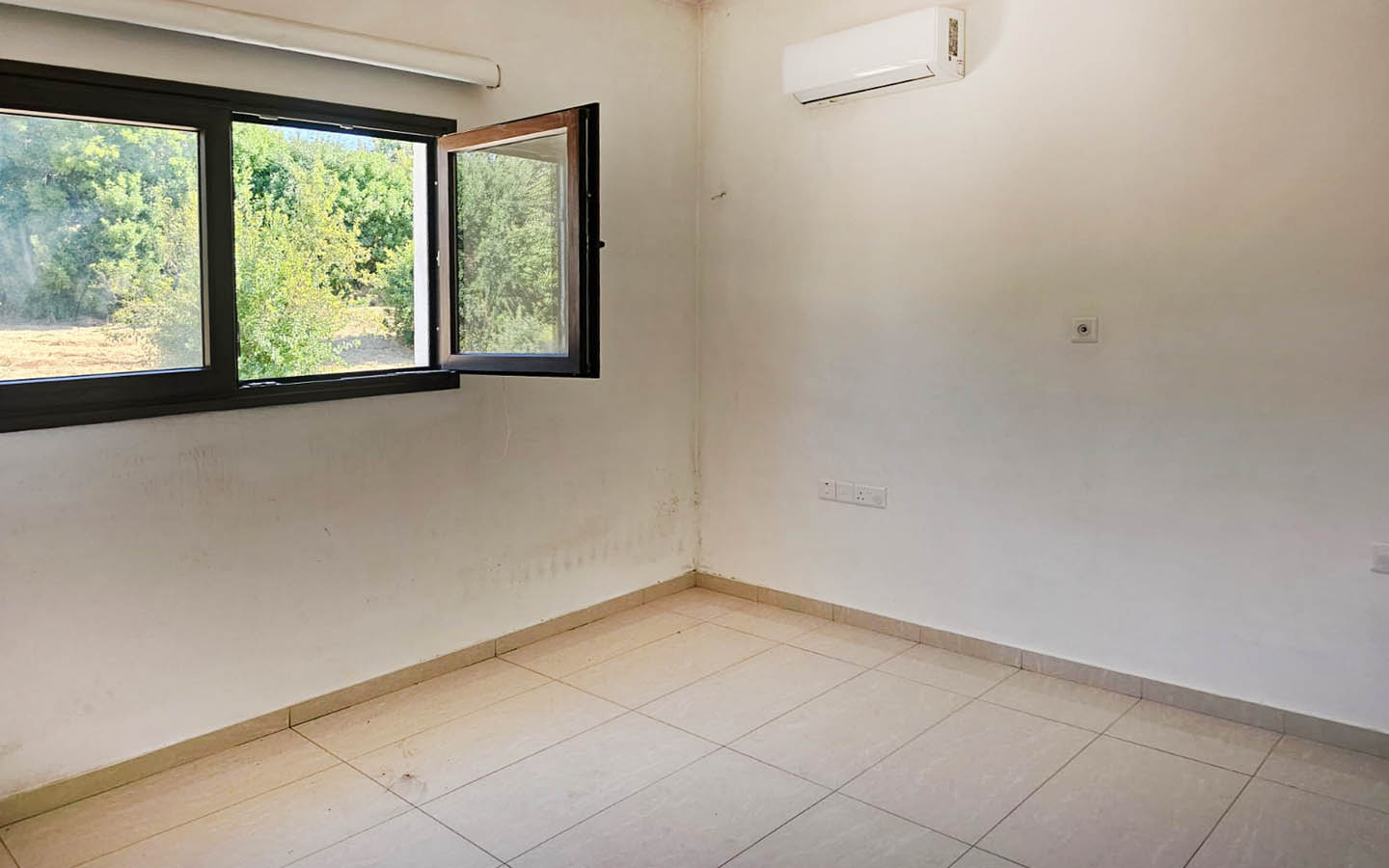 Family Villa with 4 Bedrooms on a Private 1,500 m² Plot