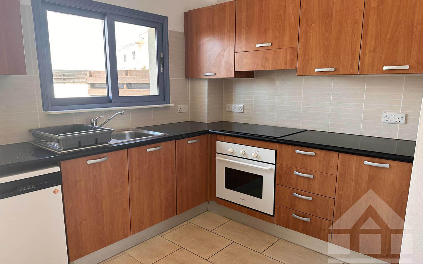 luxury-villa-preperty-for-sale-larnaca-cyprus10 3-Bedroom Villa with a Swimming Pool and Spacious Outdoor Area