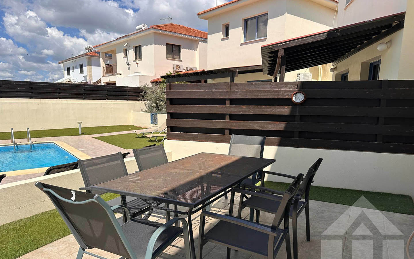 luxury-villa-preperty-for-sale-larnaca-cyprus3 3-Bedroom Villa with a Swimming Pool and Spacious Outdoor Area