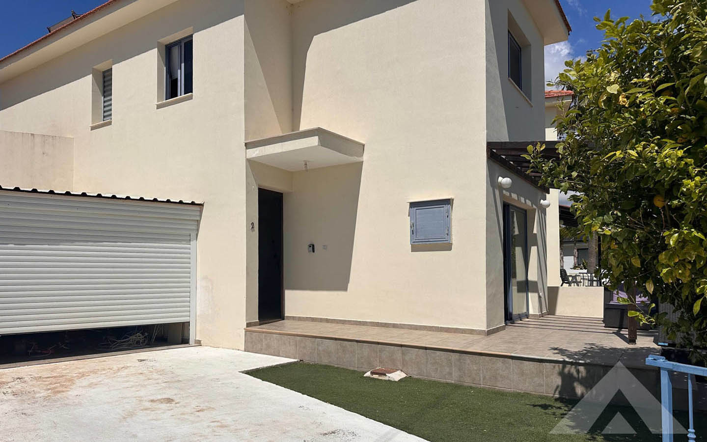 luxury-villa-preperty-for-sale-larnaca-cyprus6 3-Bedroom Villa with a Swimming Pool and Spacious Outdoor Area