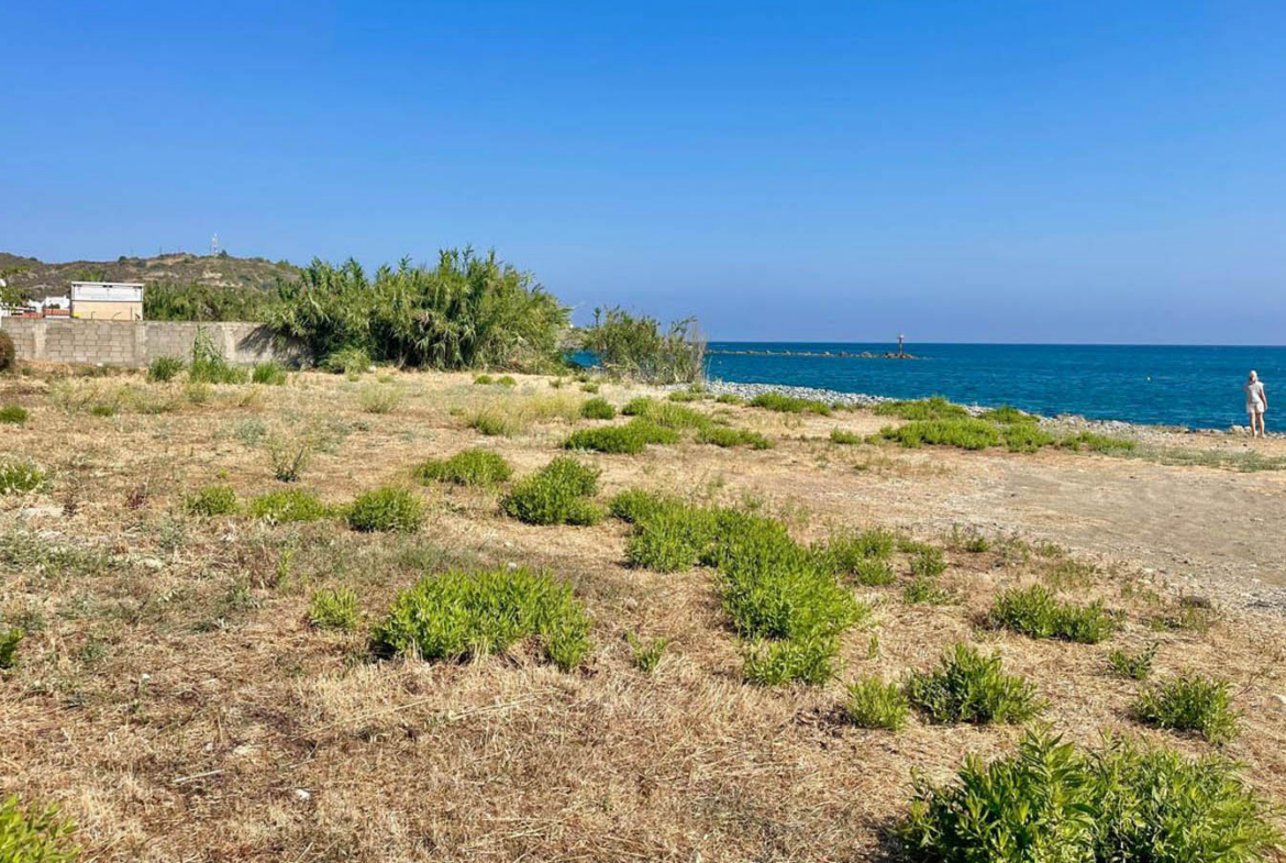 3- or 4-Bedroom Villa – the charm of living on the absolute seafront