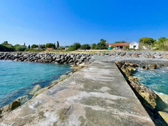 3- or 4-Bedroom Villa – the charm of living on the absolute seafront
