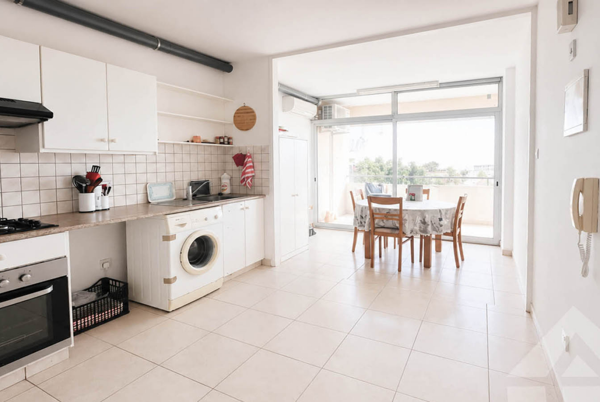 2-Bedroom Apartment – Attractive Permanent Home Near The Sea