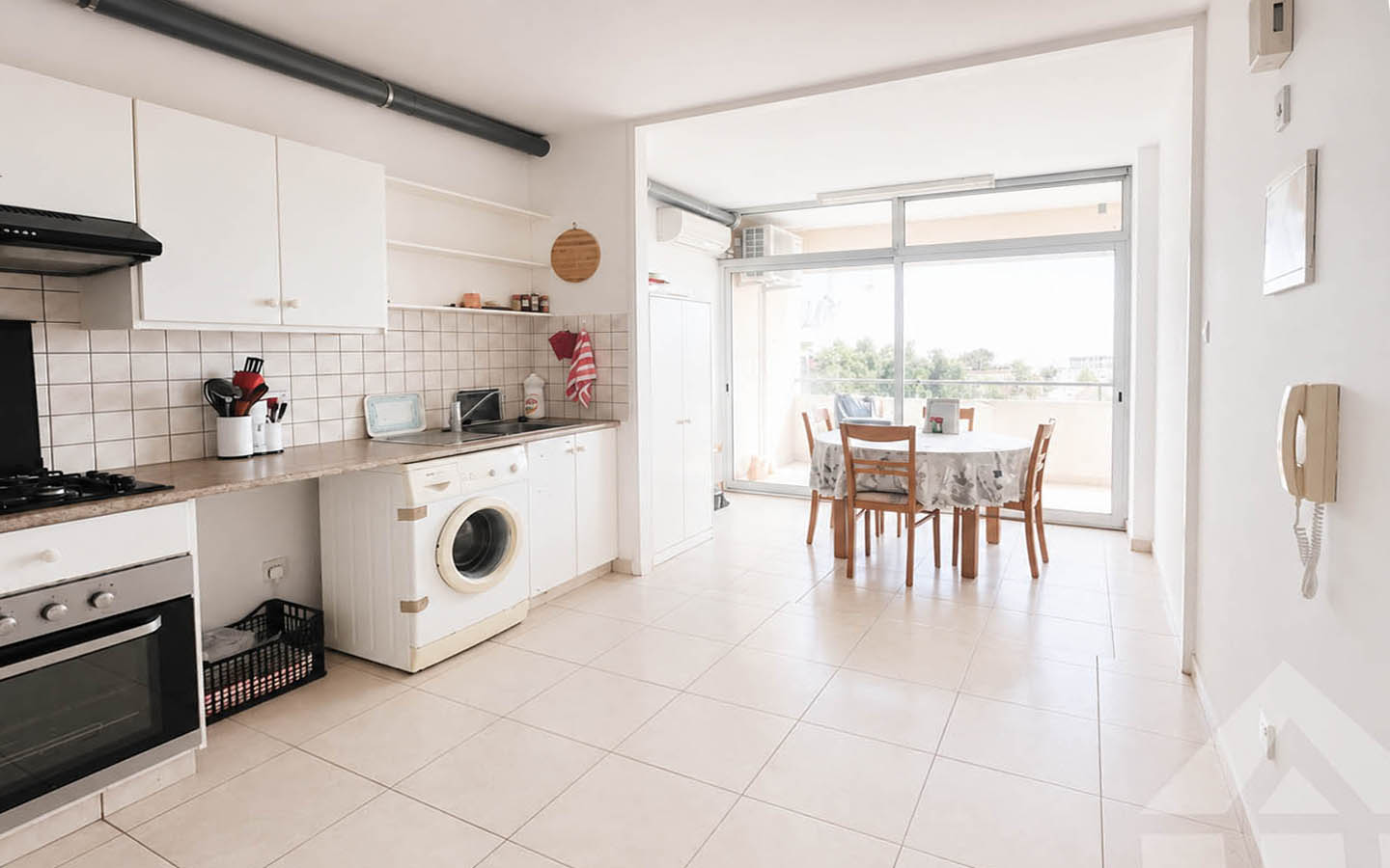 2-Bedroom Apartment – Attractive Permanent Home Near The Sea