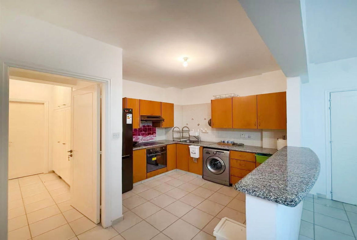 2-Bedroom Apartment with a Huge Veranda Overlooking the Pool