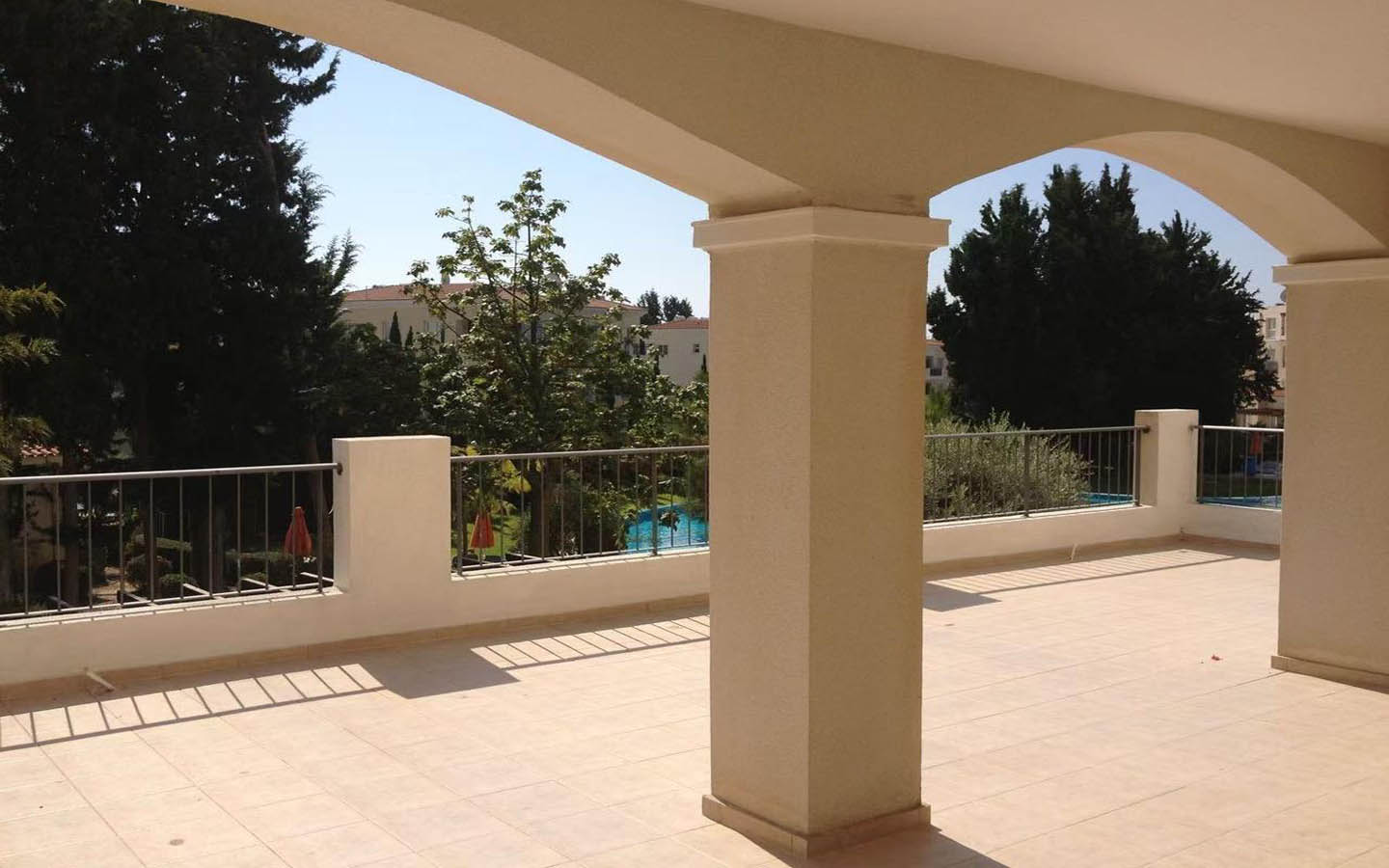 2-Bedroom Apartment with a Huge Veranda Overlooking the Pool