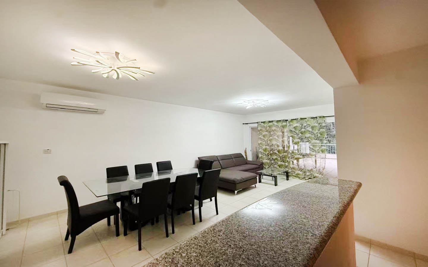 2-Bedroom Apartment with a Huge Veranda Overlooking the Pool