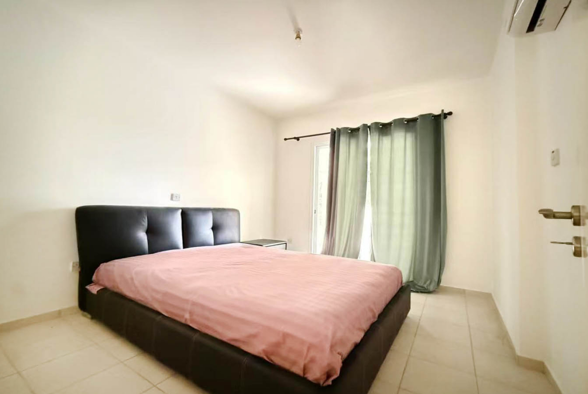 2-Bedroom Apartment with a Huge Veranda Overlooking the Pool