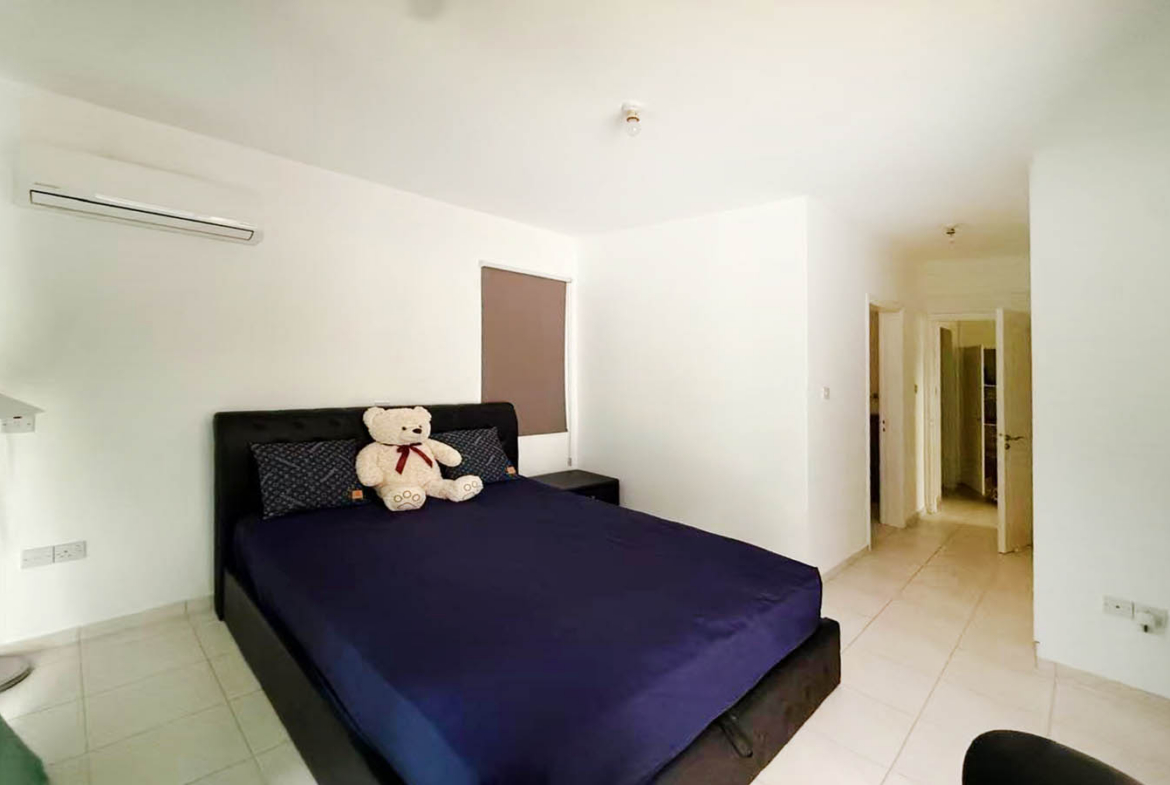 2-Bedroom Apartment with a Huge Veranda Overlooking the Pool