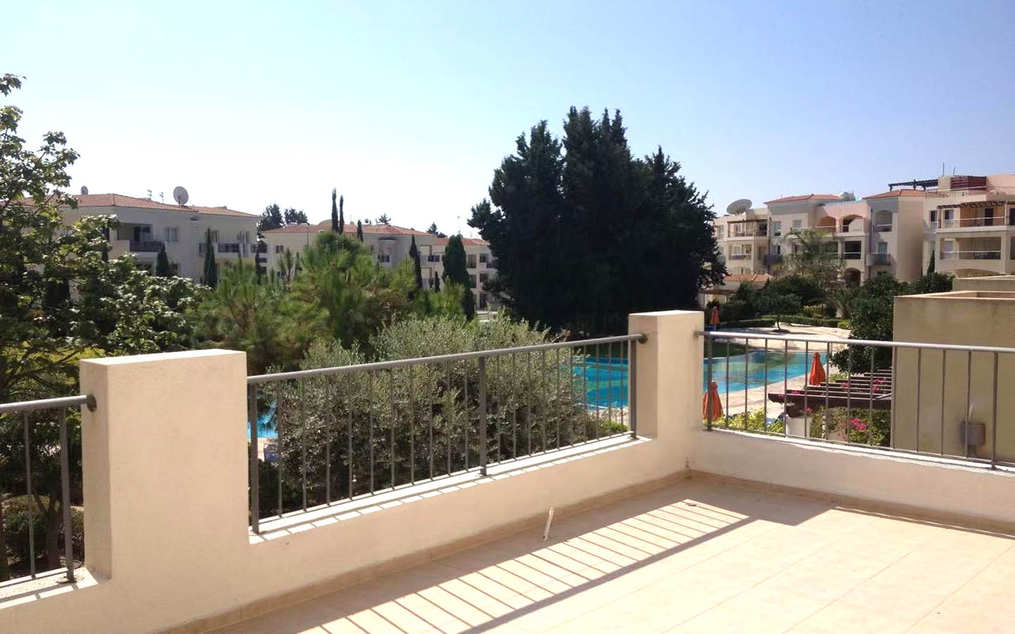 2-Bedroom Apartment with a Huge Veranda Overlooking the Pool