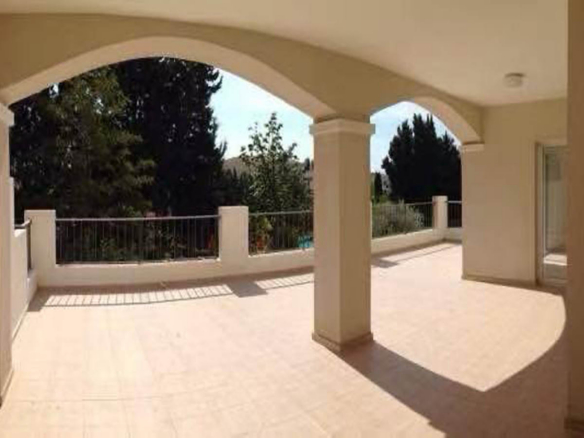 2-Bedroom Apartment with a Huge Veranda Overlooking the Pool