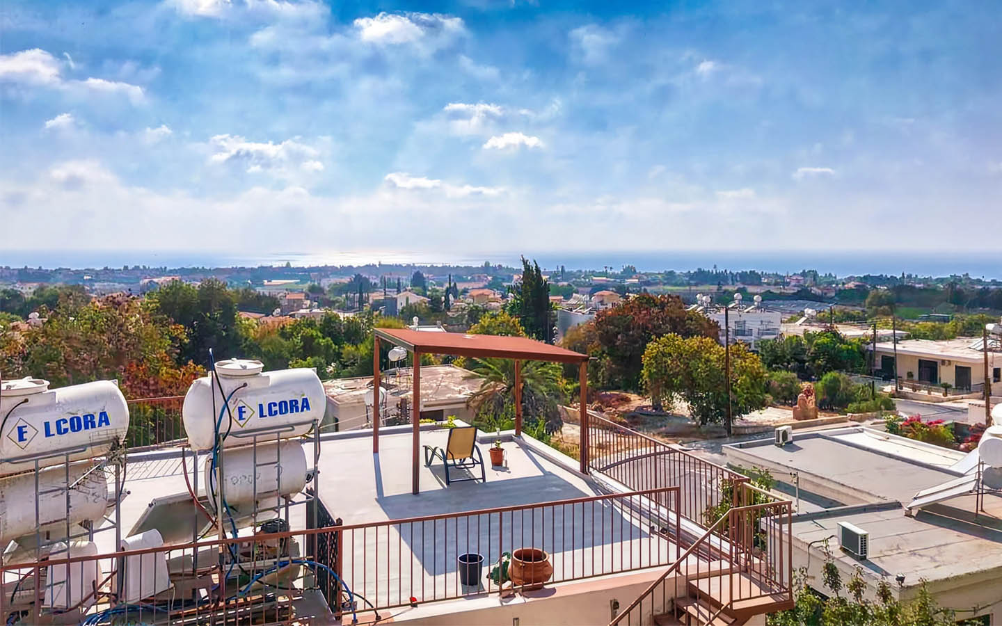 5-Bedroom House with Open Views and a Sea Panorama