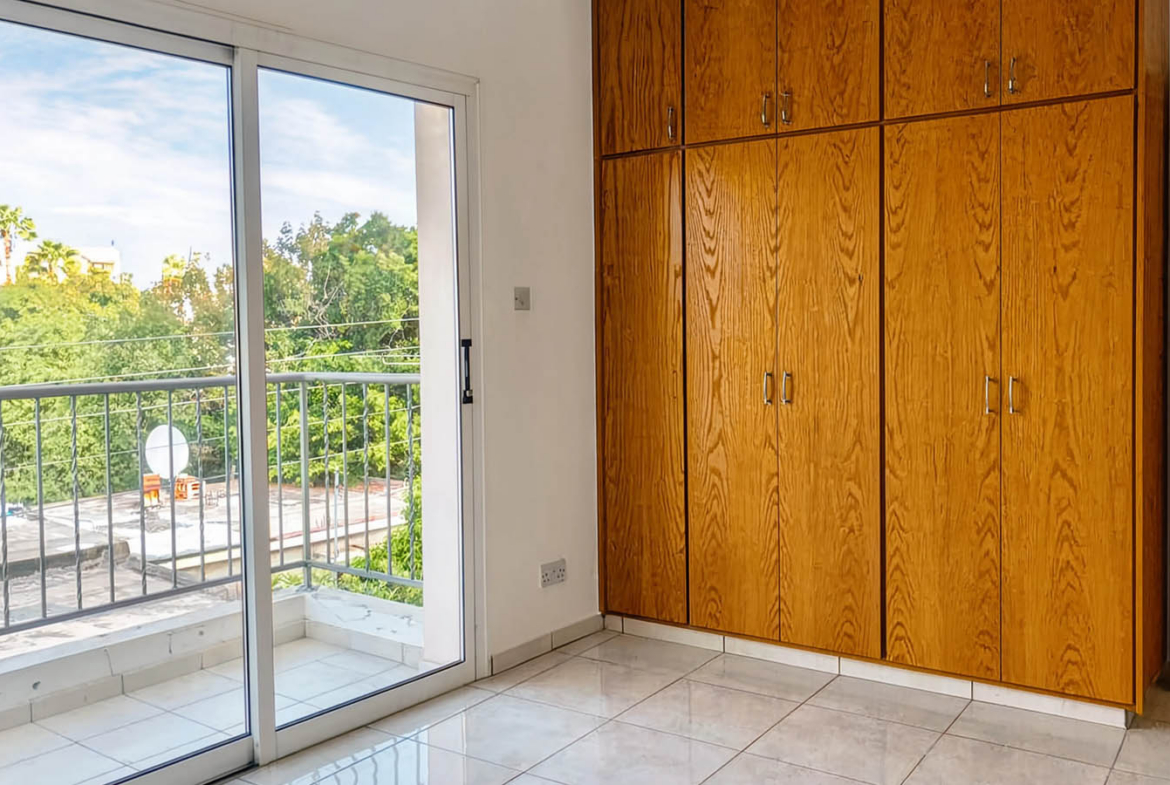 5-Bedroom House with Open Views and a Sea Panorama