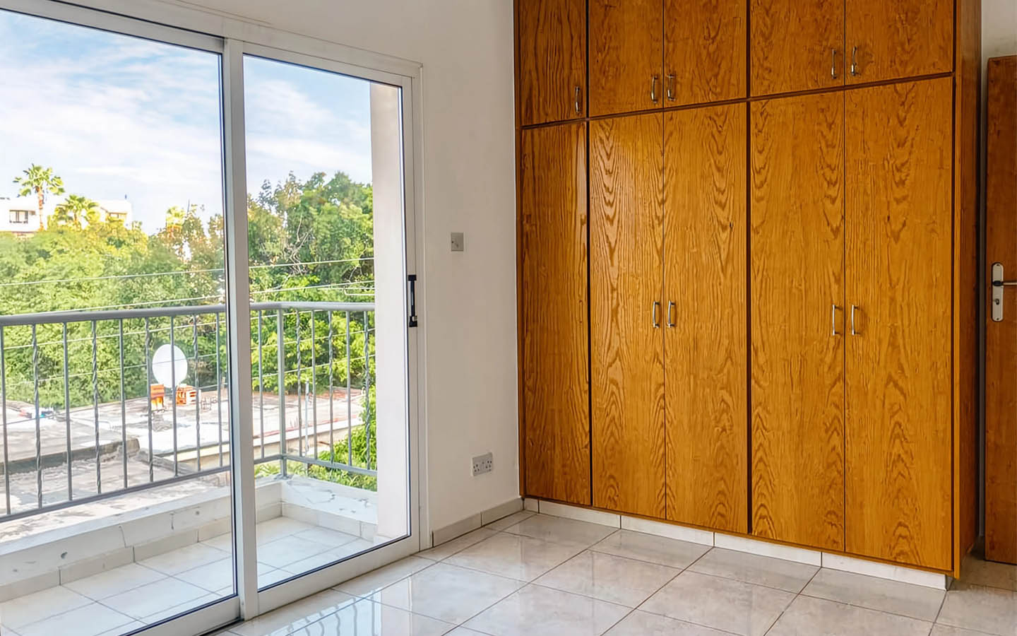 5-Bedroom House with Open Views and a Sea Panorama