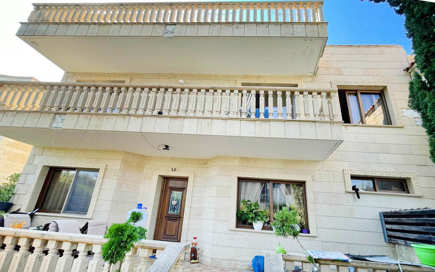 3-Bedroom Townhouse with a Private Garden and Spacious Roof Terrace