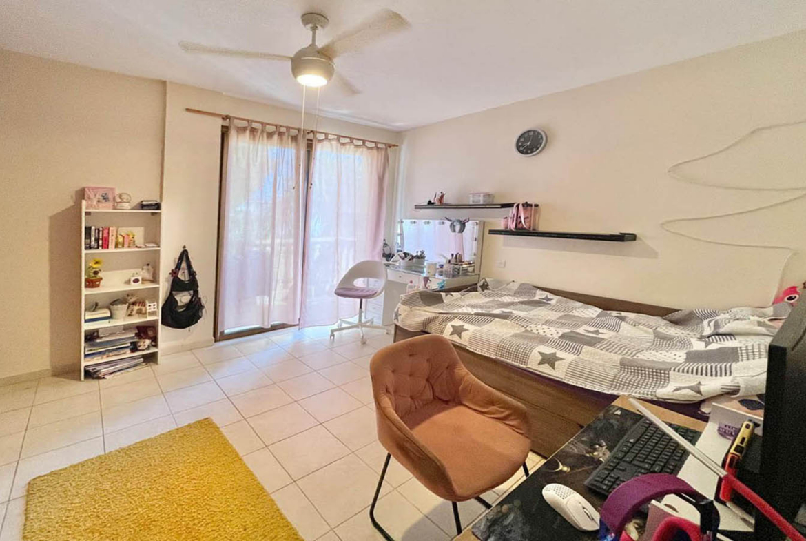 3-Bedroom Townhouse with a Private Garden and Spacious Roof Terrace