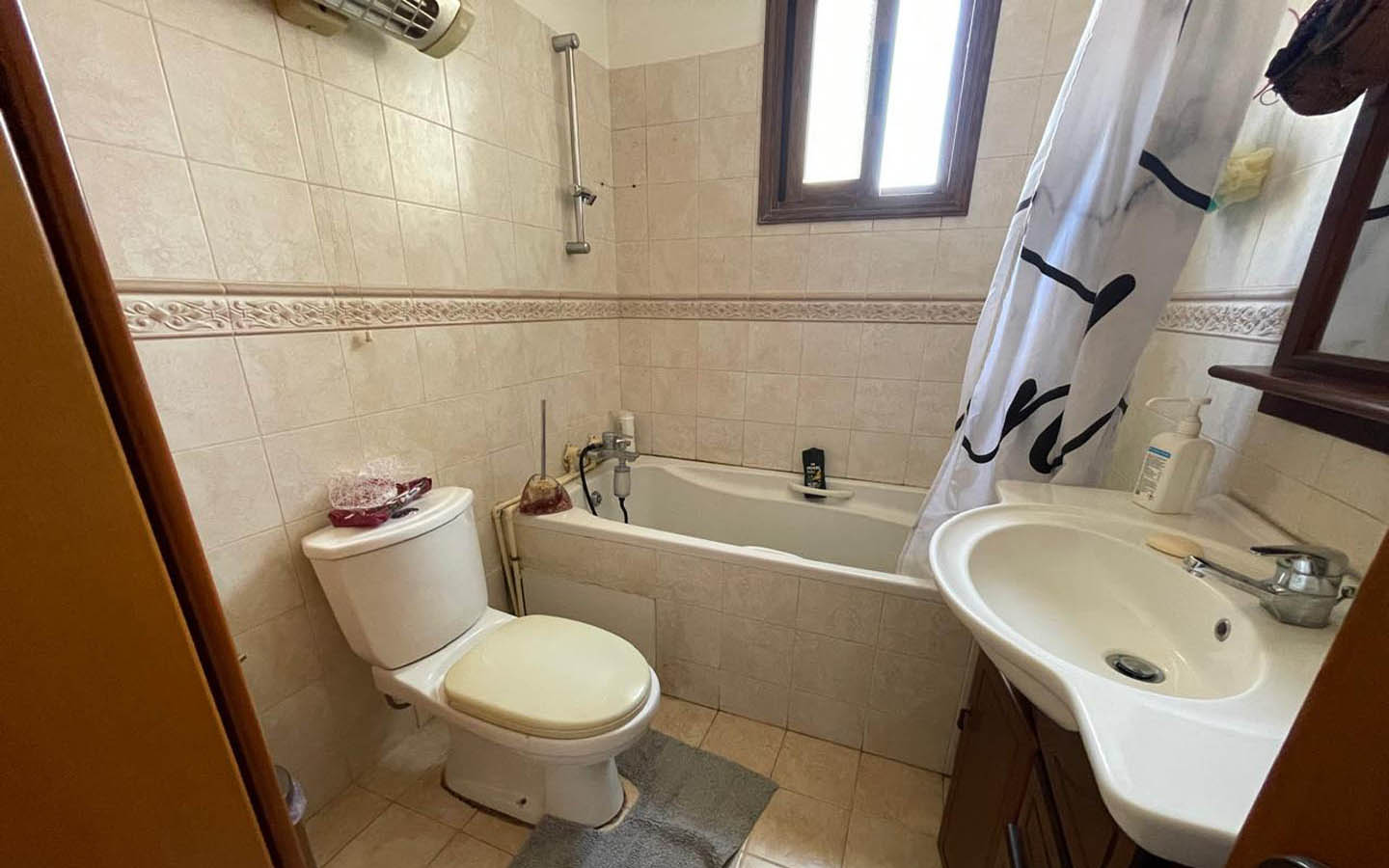 3-Bedroom Townhouse with a Private Veranda and Covered Parking