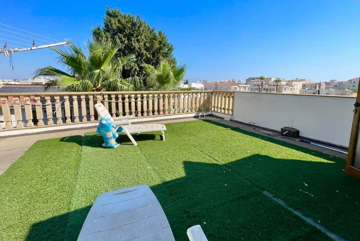 3-Bedroom Townhouse with a Private Garden and Spacious Roof Terrace