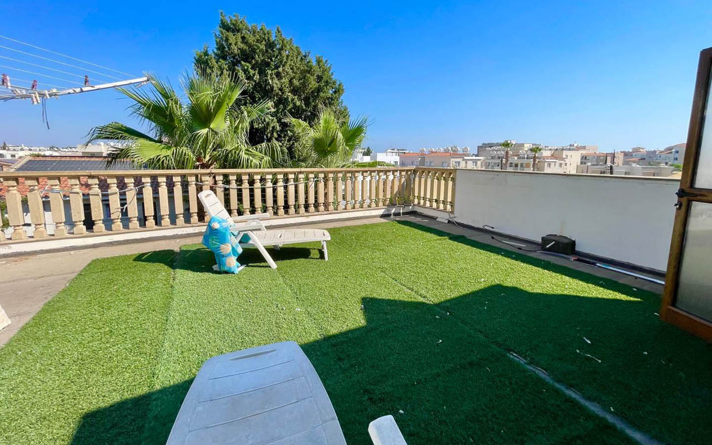 3-Bedroom Townhouse with a Private Garden and Spacious Roof Terrace