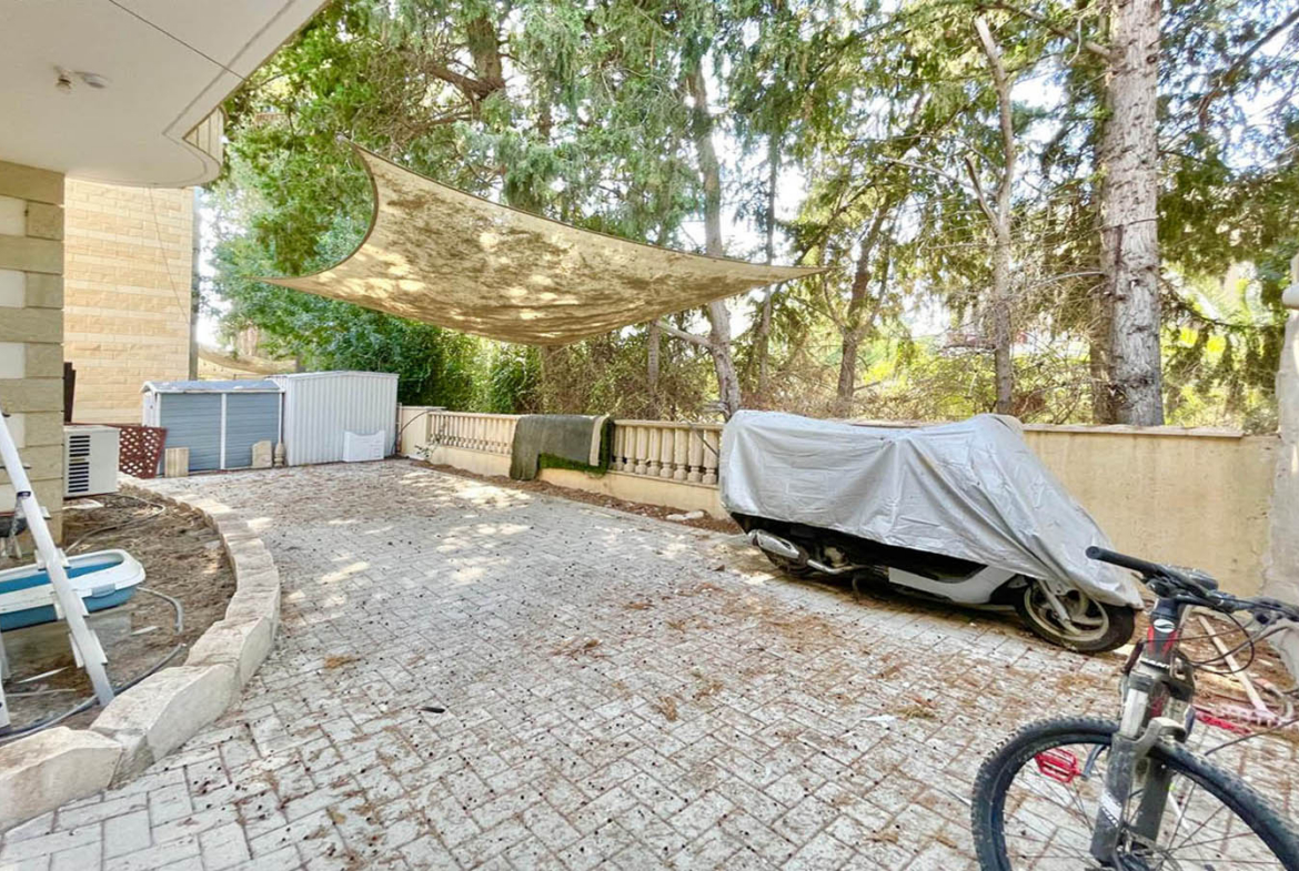 3-Bedroom Townhouse with a Private Garden and Spacious Roof Terrace