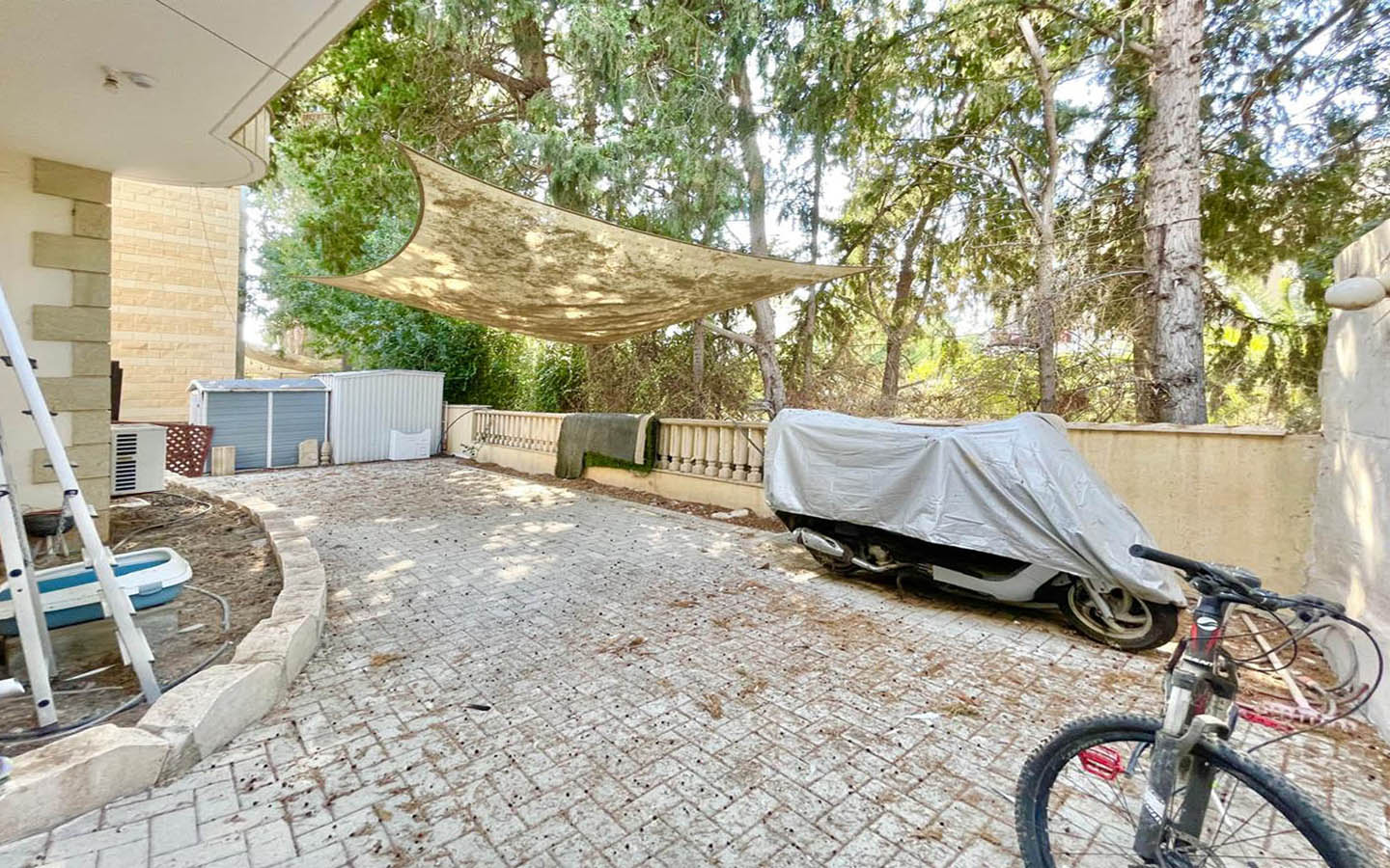 3-Bedroom Townhouse with a Private Garden and Spacious Roof Terrace