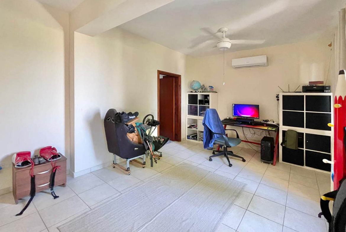 3-Bedroom Townhouse with a Private Garden and Spacious Roof Terrace
