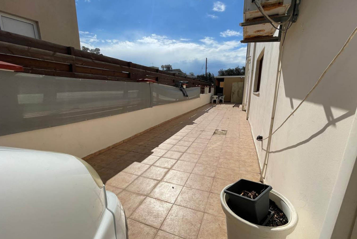 3-Bedroom Townhouse with a Private Veranda and Covered Parking