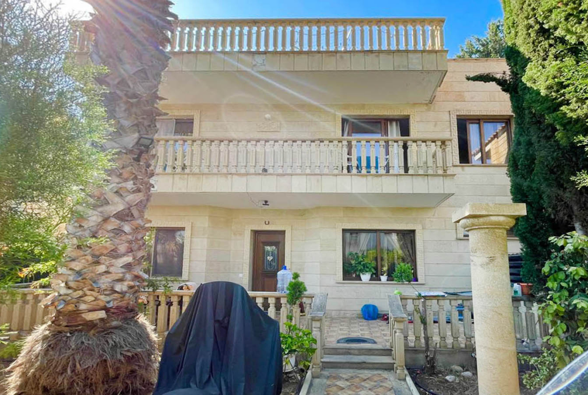 3-Bedroom Townhouse with a Private Garden and Spacious Roof Terrace