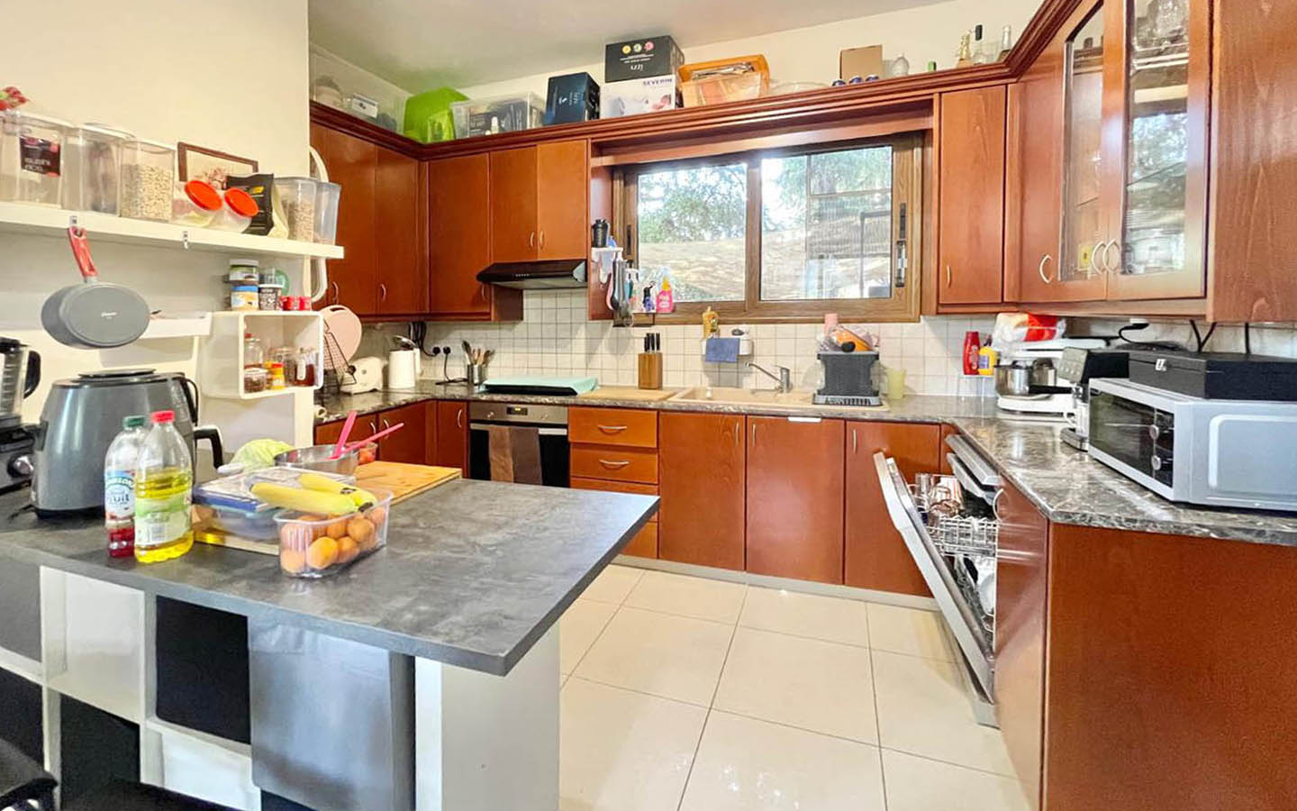 3-Bedroom Townhouse with a Private Garden and Spacious Roof Terrace