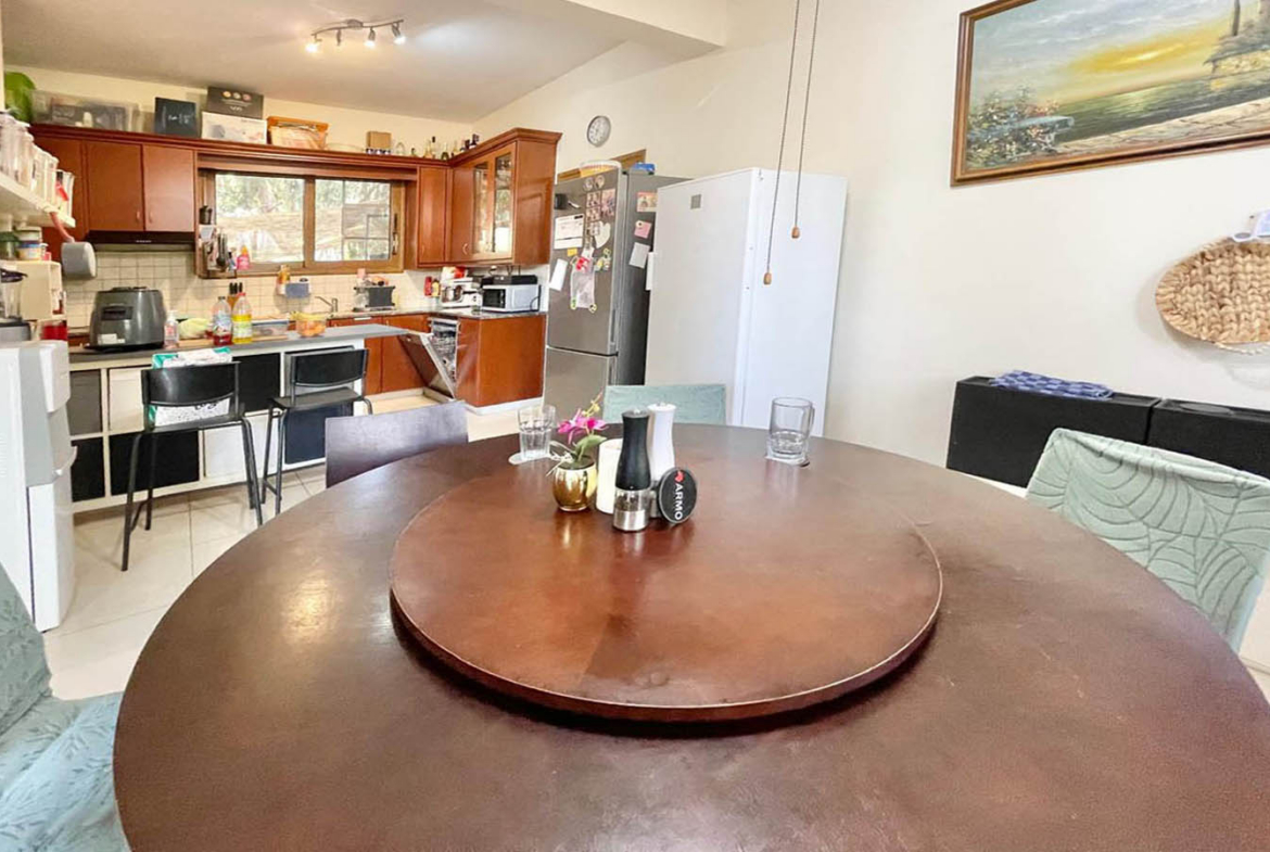 3-Bedroom Townhouse with a Private Garden and Spacious Roof Terrace