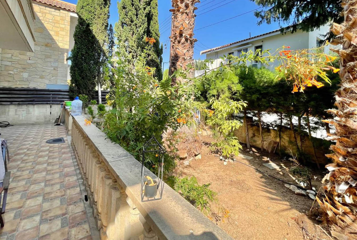 3-Bedroom Townhouse with a Private Garden and Spacious Roof Terrace