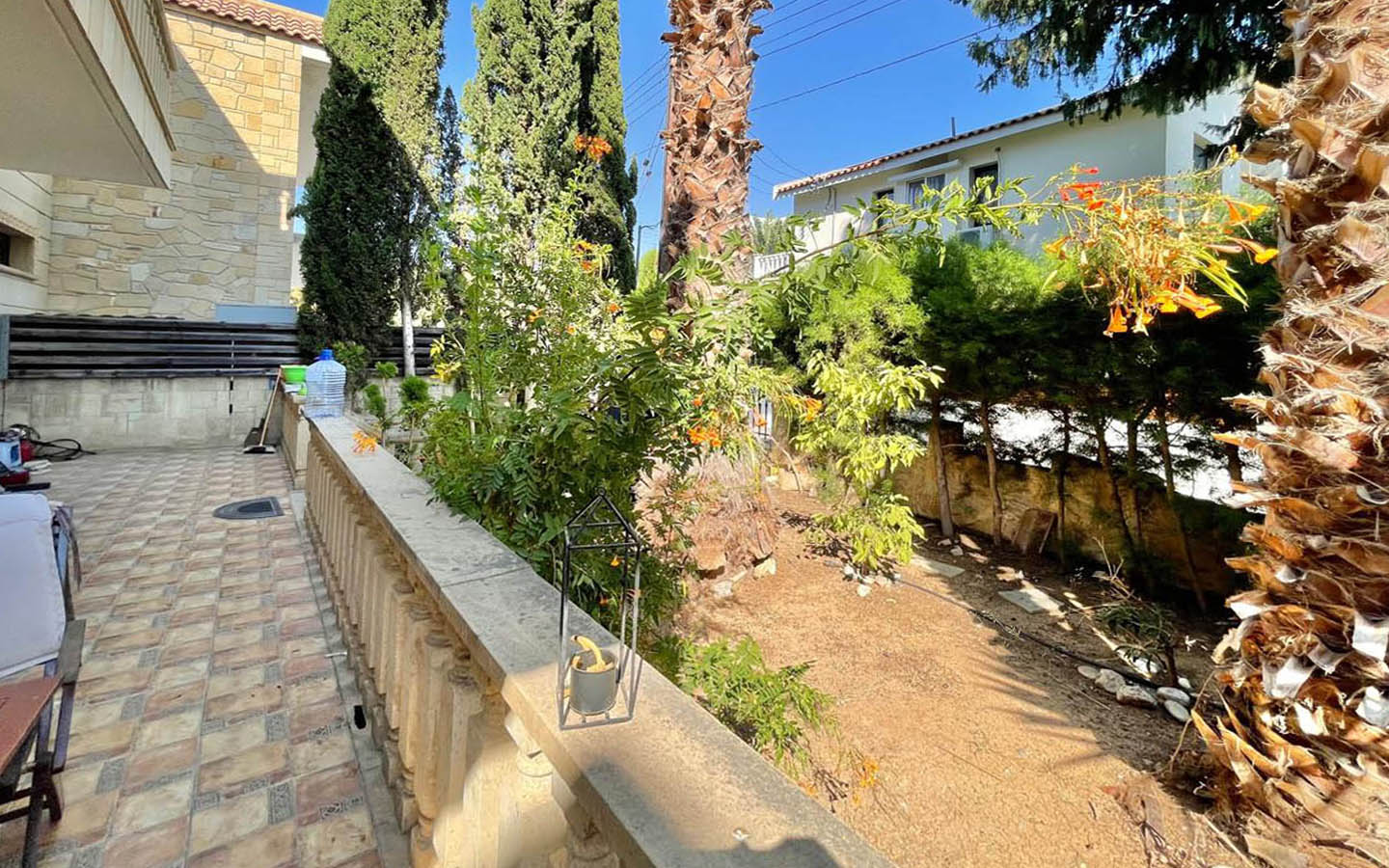 3-Bedroom Townhouse with a Private Garden and Spacious Roof Terrace
