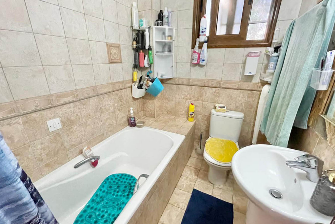 3-Bedroom Townhouse with a Private Garden and Spacious Roof Terrace