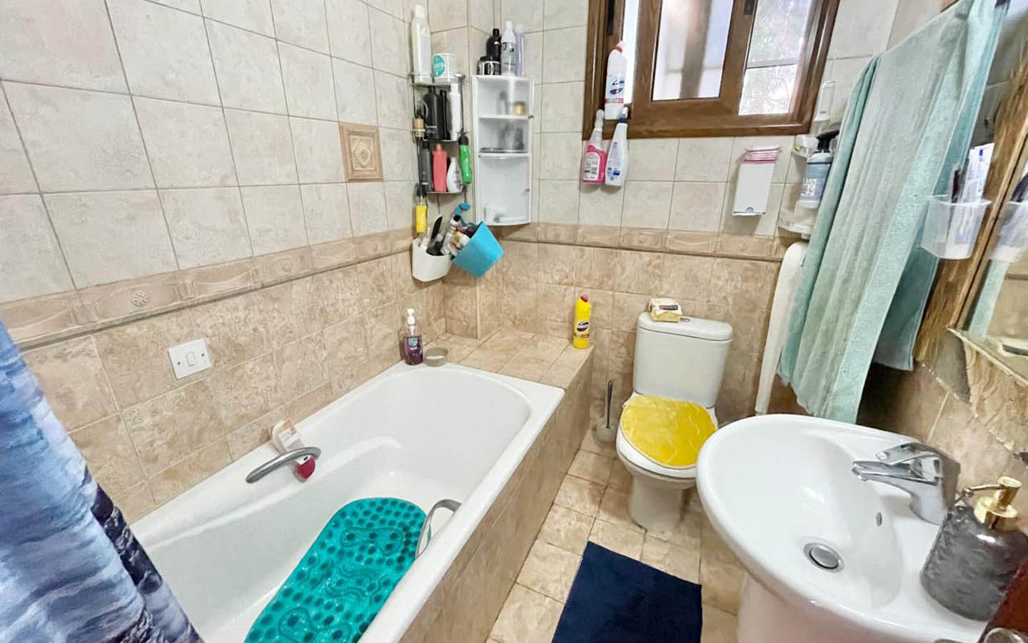 3-Bedroom Townhouse with a Private Garden and Spacious Roof Terrace