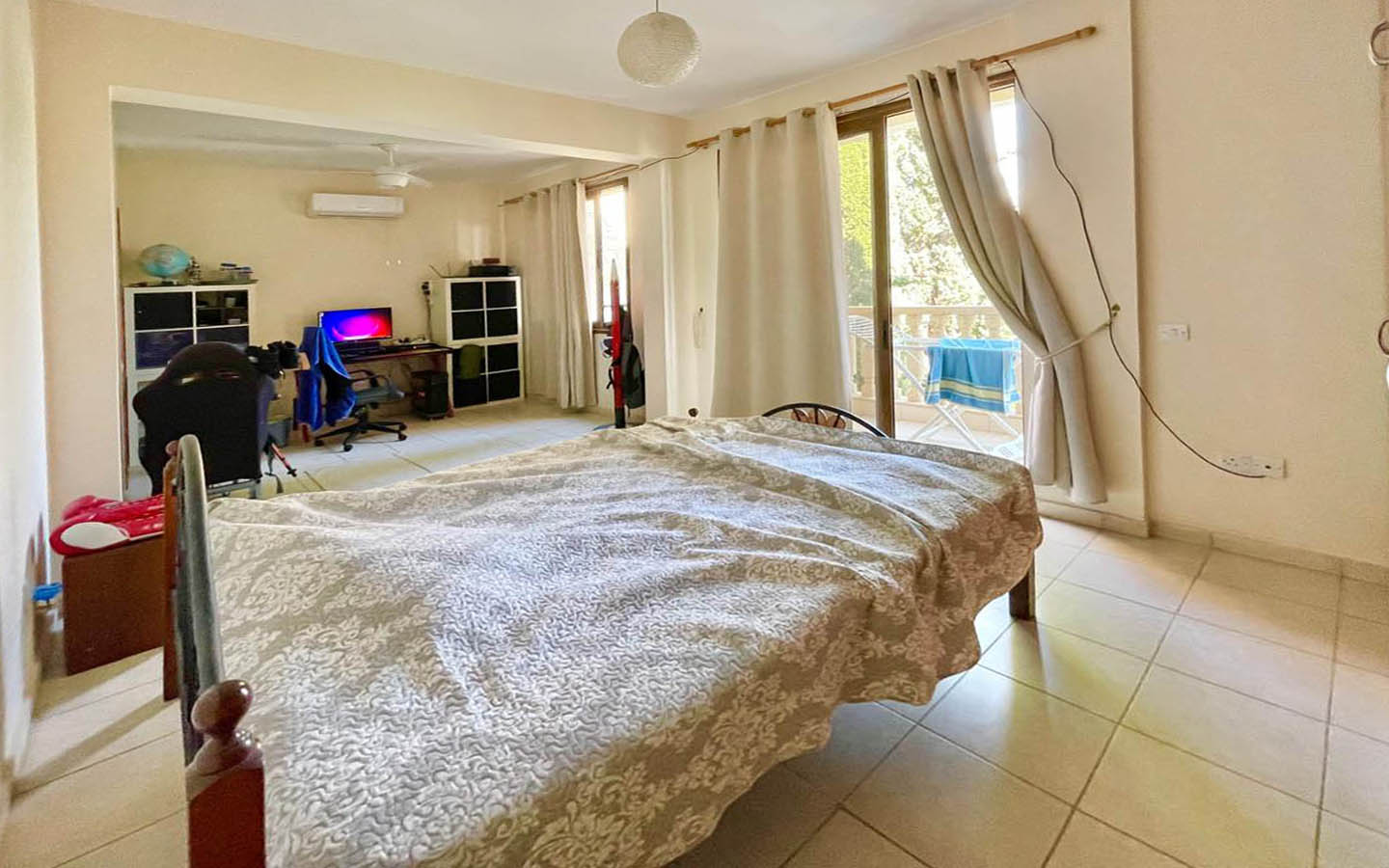 3-Bedroom Townhouse with a Private Garden and Spacious Roof Terrace