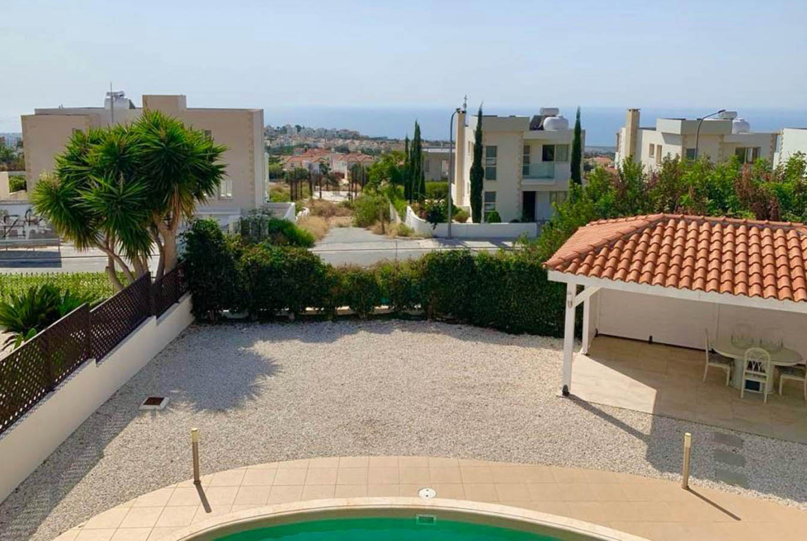 3-Bedroom Villa with a Distinctive Architectural Feature