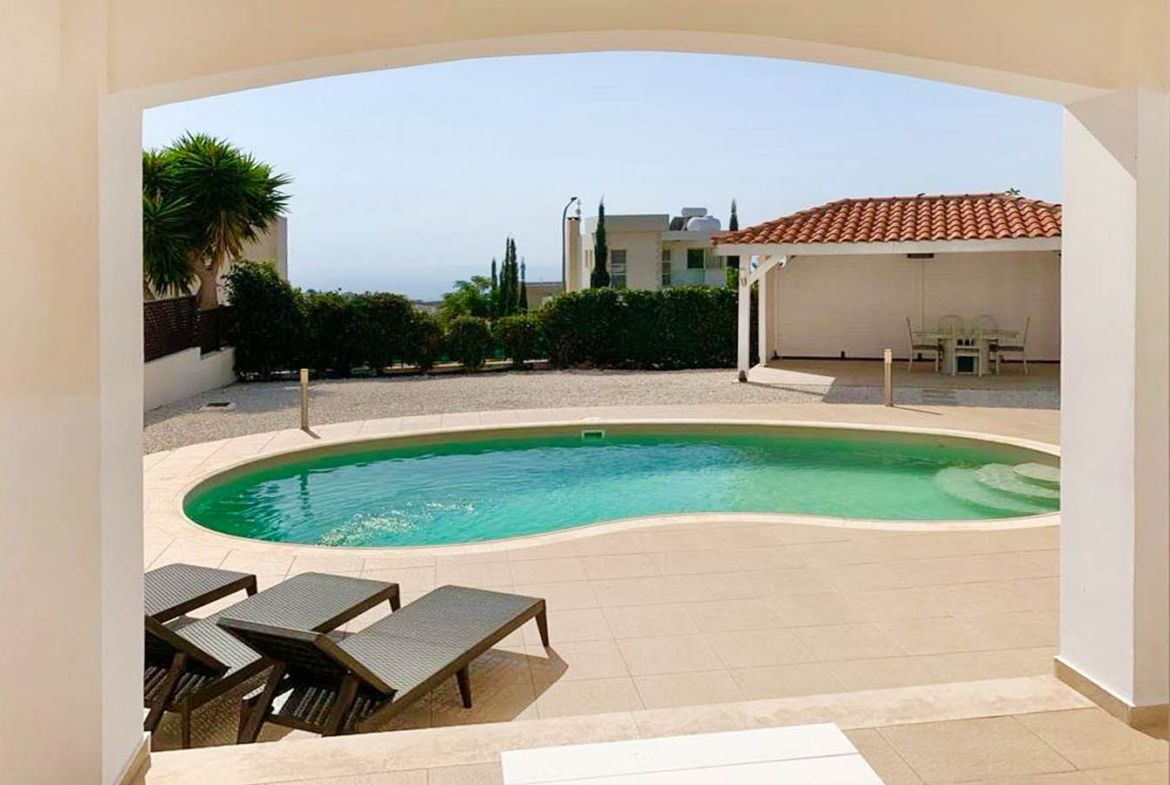 3-Bedroom Villa with a Distinctive Architectural Feature