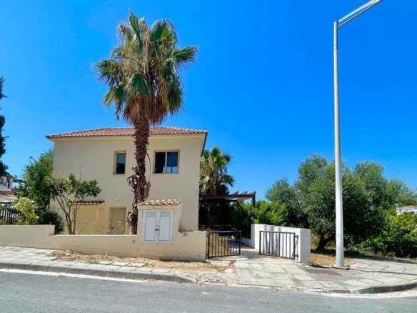 2-Bedroom Villa with Sea Views — Ready to Become a Beautiful and Welcoming Home